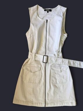 Rewash White Top with Silver Zipper and Belt